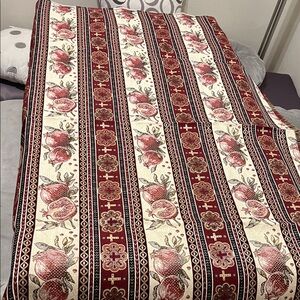 Elegant Floral Striped Table Cover